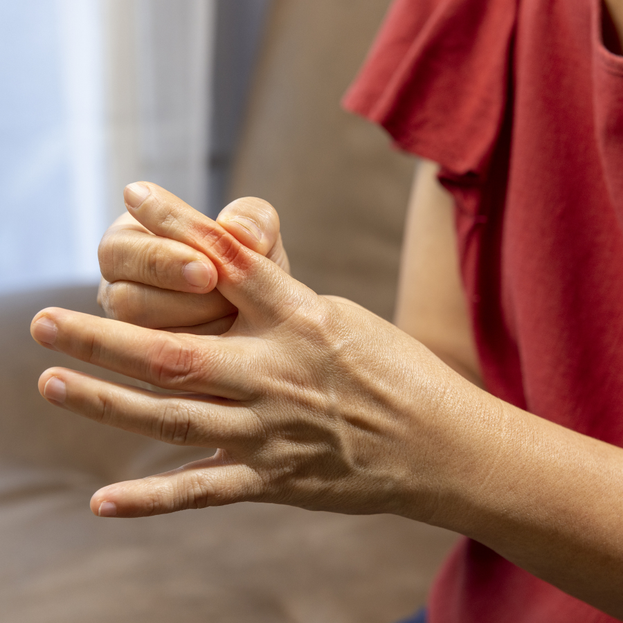 finger with joint pain